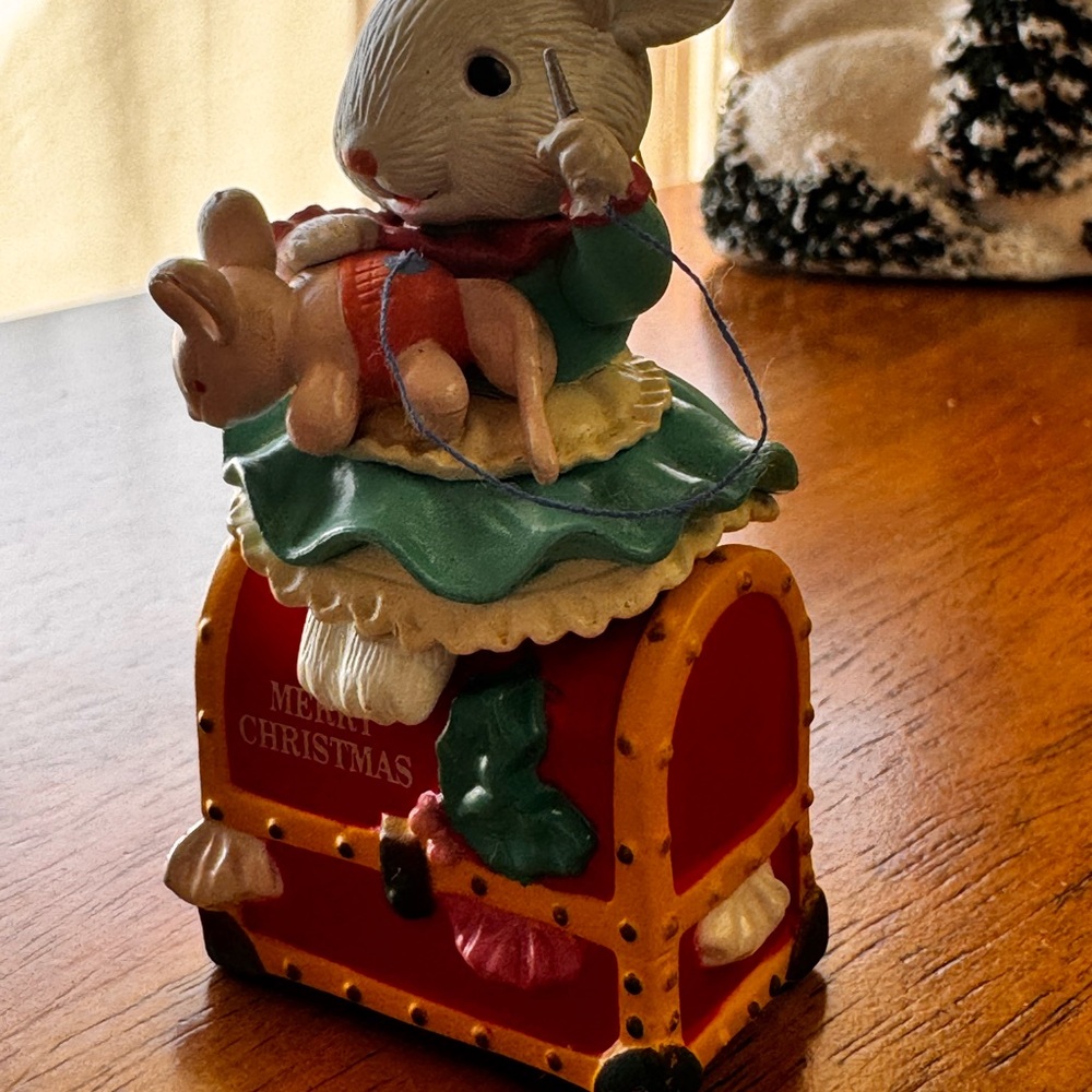 Vtg 1992 House of Lloyd Christmas Around the World stitch in Time Mouse Ornament
